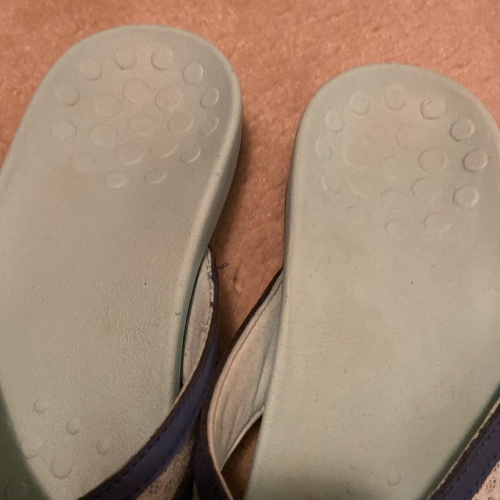 Vionic Sandals - Picture 2 of 5